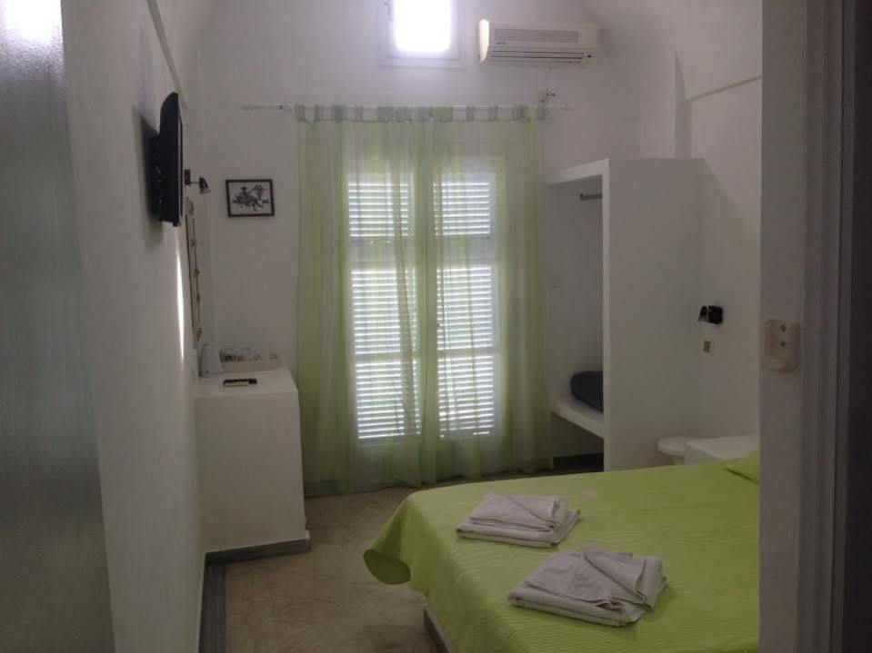 Join Us Low Cost Rooms Kamari  Bagian luar foto