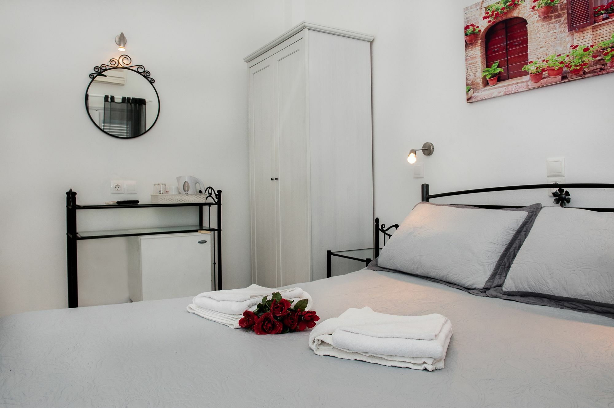 Join Us Low Cost Rooms Kamari  Bagian luar foto